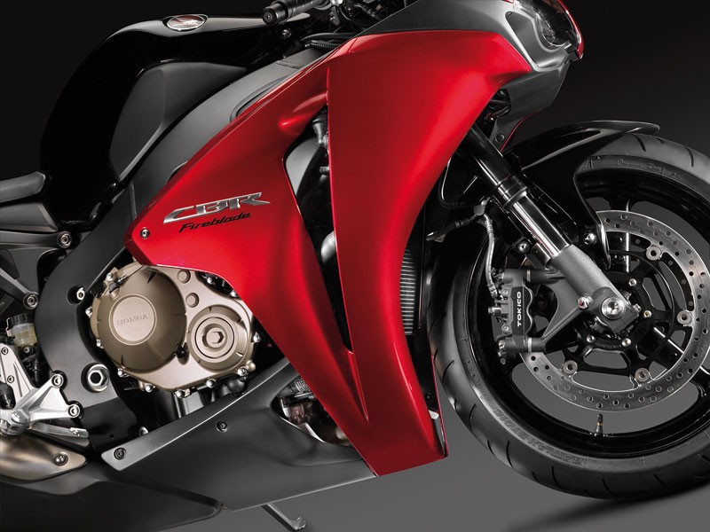 Honda CBR 1000 RR Fireblade 2008: naostrzona żyletka (prezentacja)