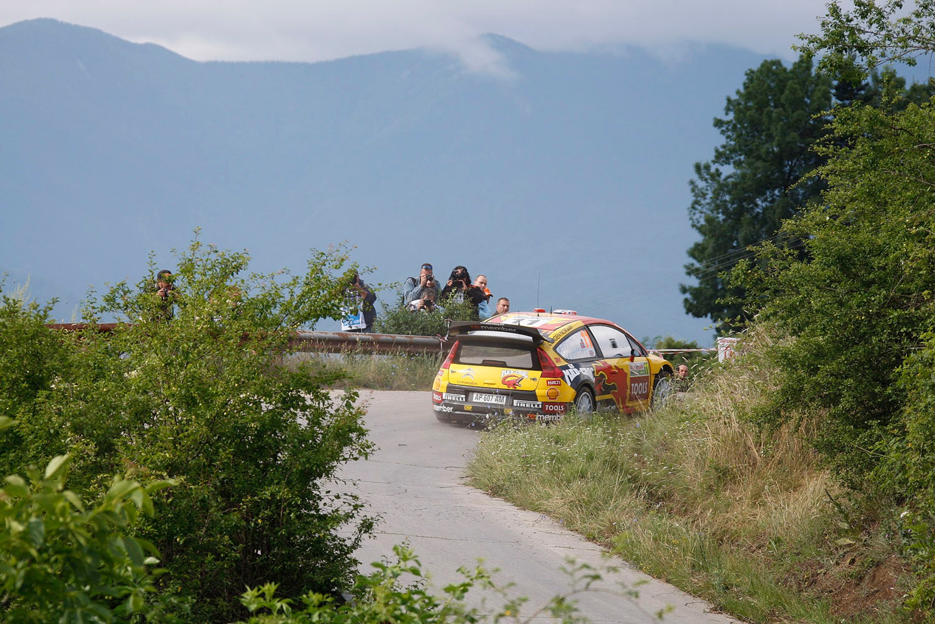 Citroën Total WRT taranuje konkurentów (galeria Rallyworld©Willy Weyens)