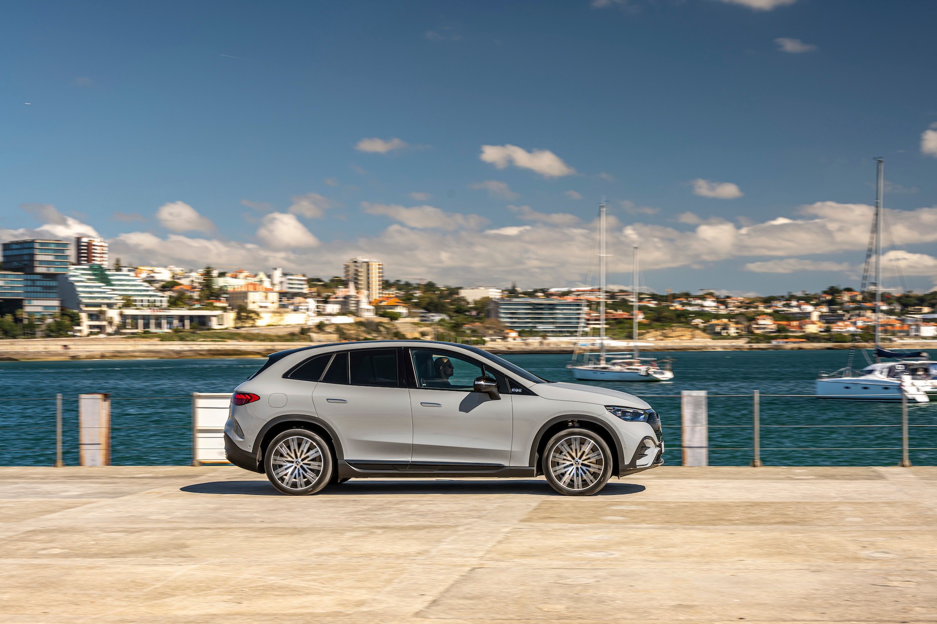 Mercedes EQE SUV