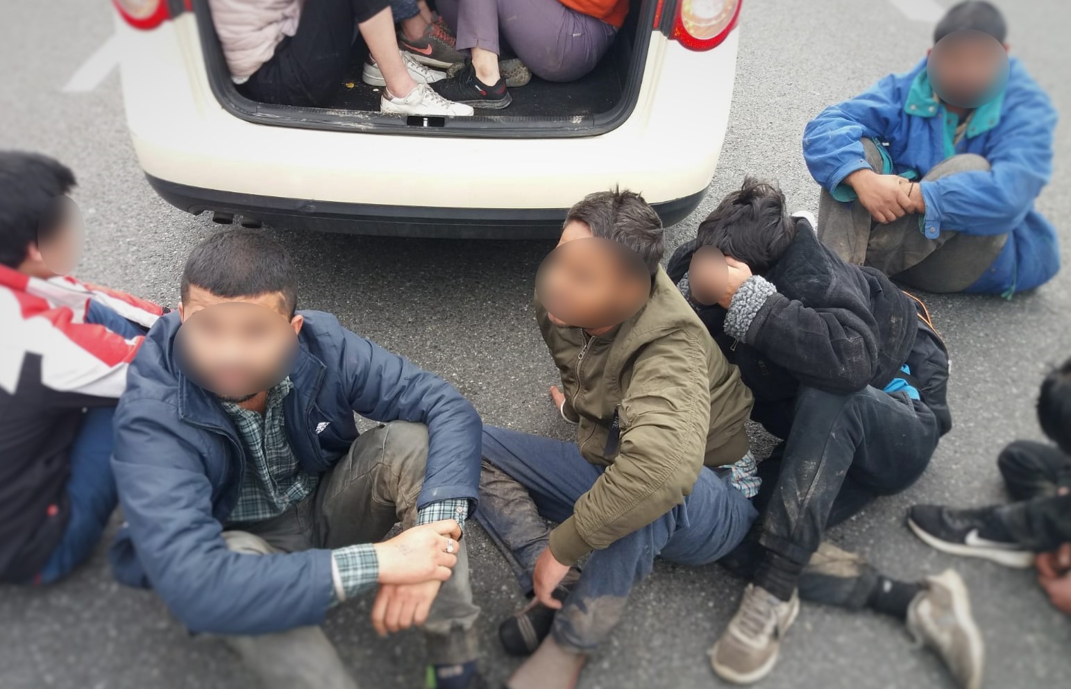 Nielegalni imigranic to obywatele Wietnamu i Indii