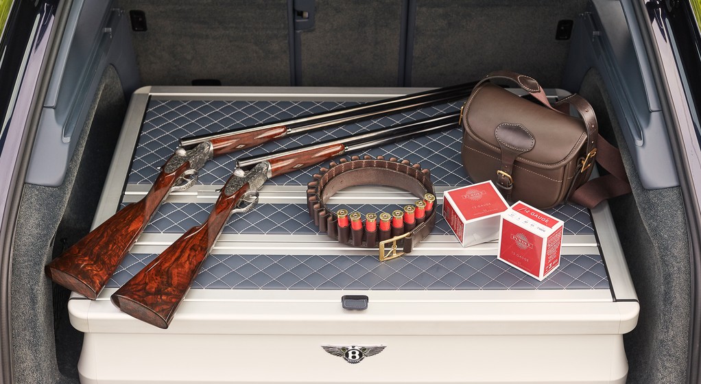 Bentley Bentayga Mulliner będzie wyposażony w schowek na ręcznie wykonywaną broń Purdey. Na wykonanie jednej sztuki trzeba czekać nawet 2 lata