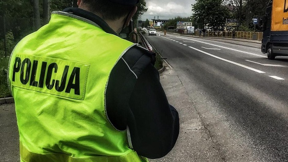 20-latek pędził ponad 120 km/h w obszarze zabudowanym. Policjanci się nie patyczkowali