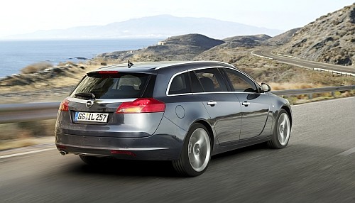 Opel Insignia Sports Tourer, kombi w sportowym garniturze