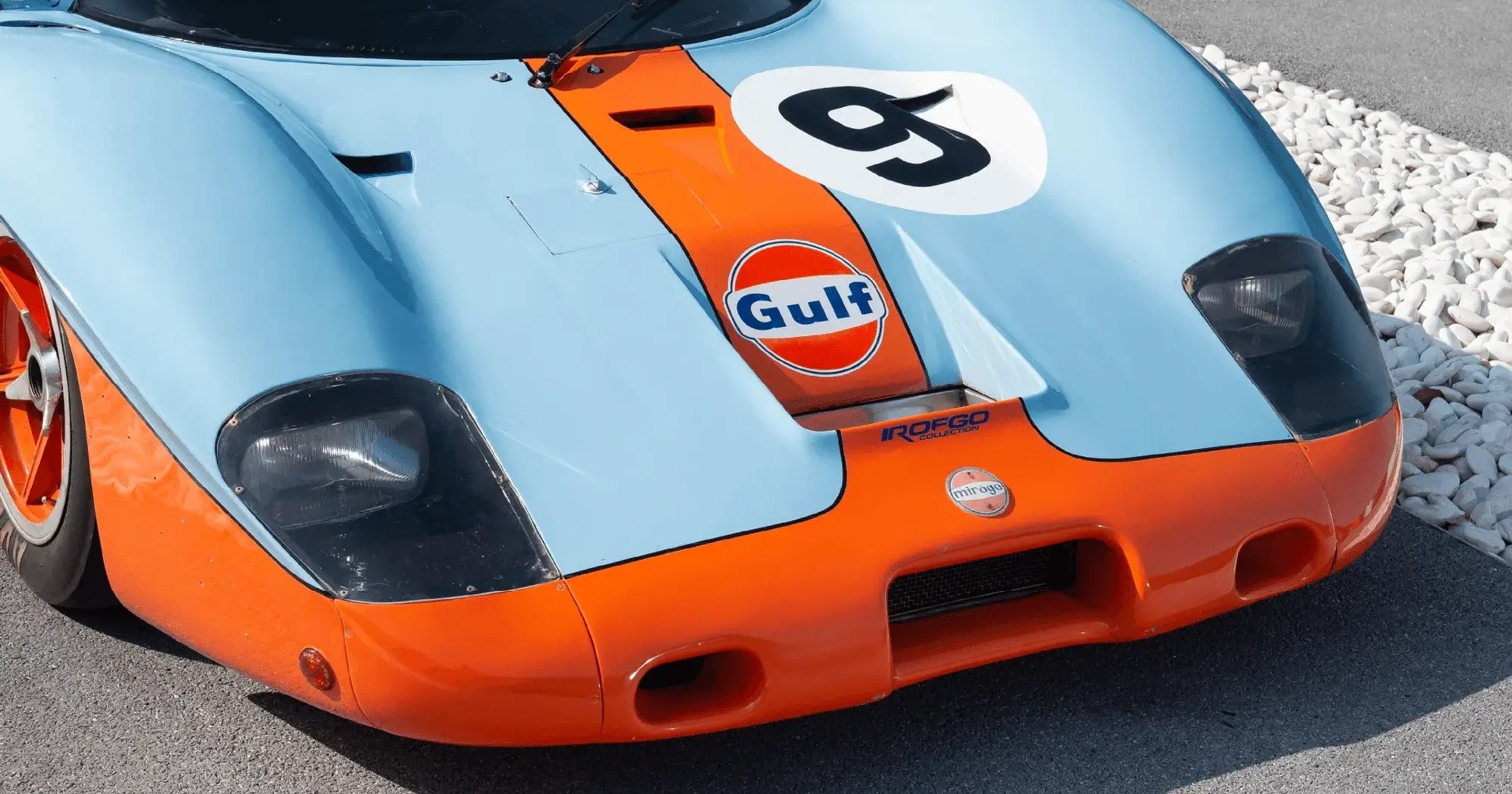 Mirage M2 z 1969 r. w malowaniu sieci stacji paliw Gulf