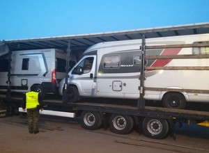 W naczepie TIR-a ukryli dwa kradzione kampery