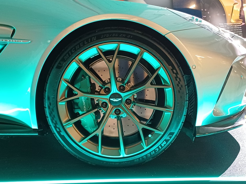 Aston Martin Vantage 2024