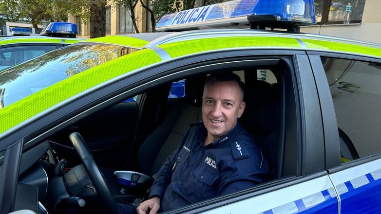 Aspirant Mariusz Bazylak z Wydziału Ruchu Drogowego Komendy Stołecznej Policji