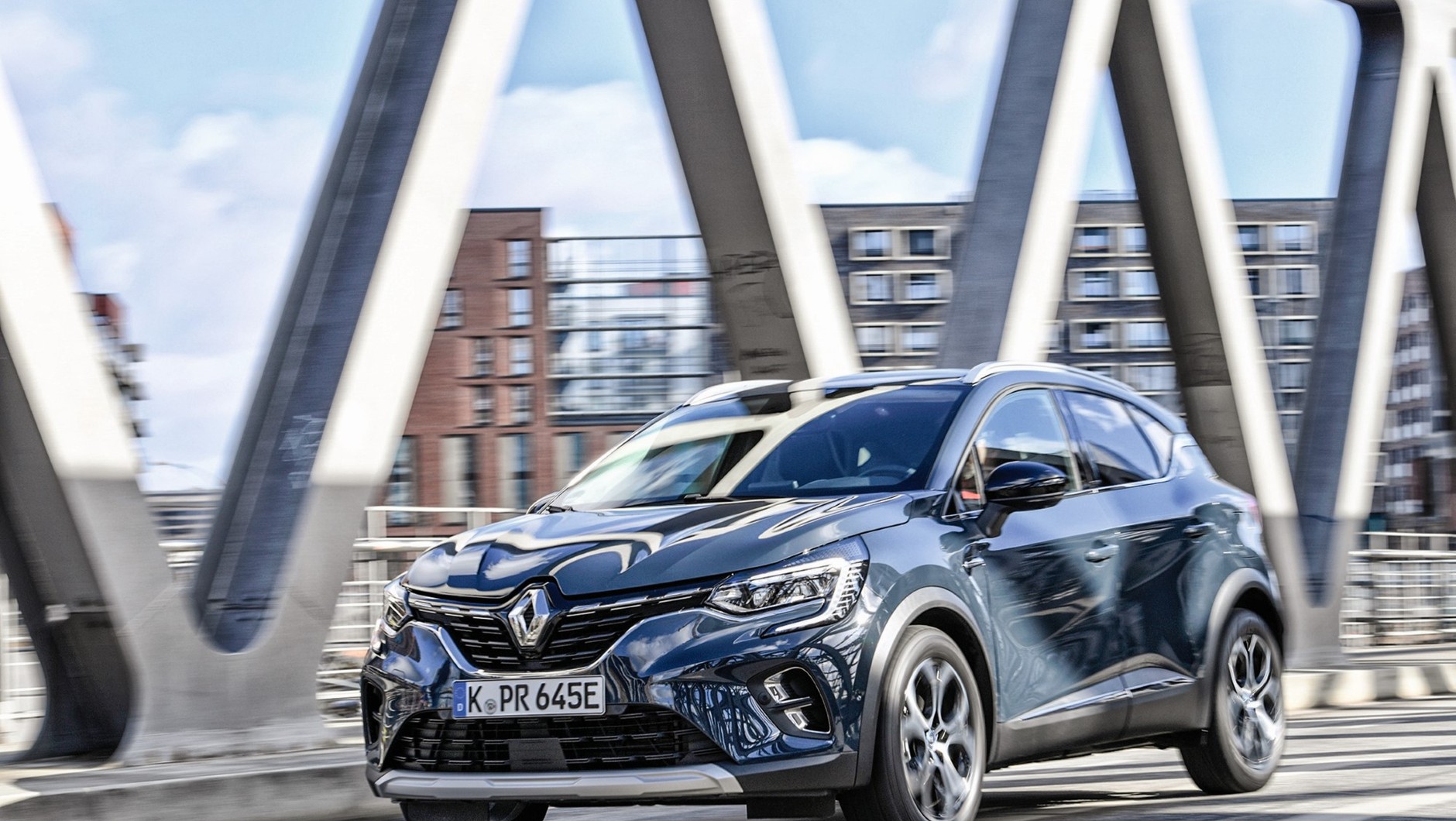 Dwie hybrydy ładowane z gniazdka: Kia Niro i Renault Captur