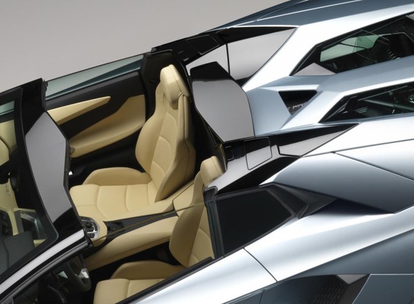 Dach Lamborghini Aventador przecieka. Duże pieniądze nie gwarantują braku problemów