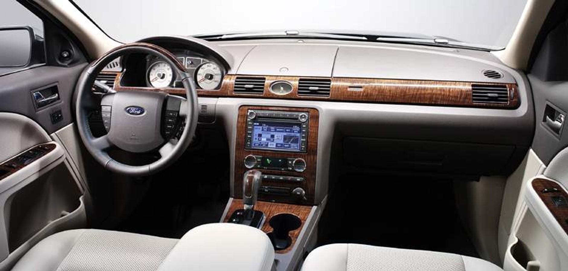 Detroit 2007: facelifting dla Forda Five Hundred