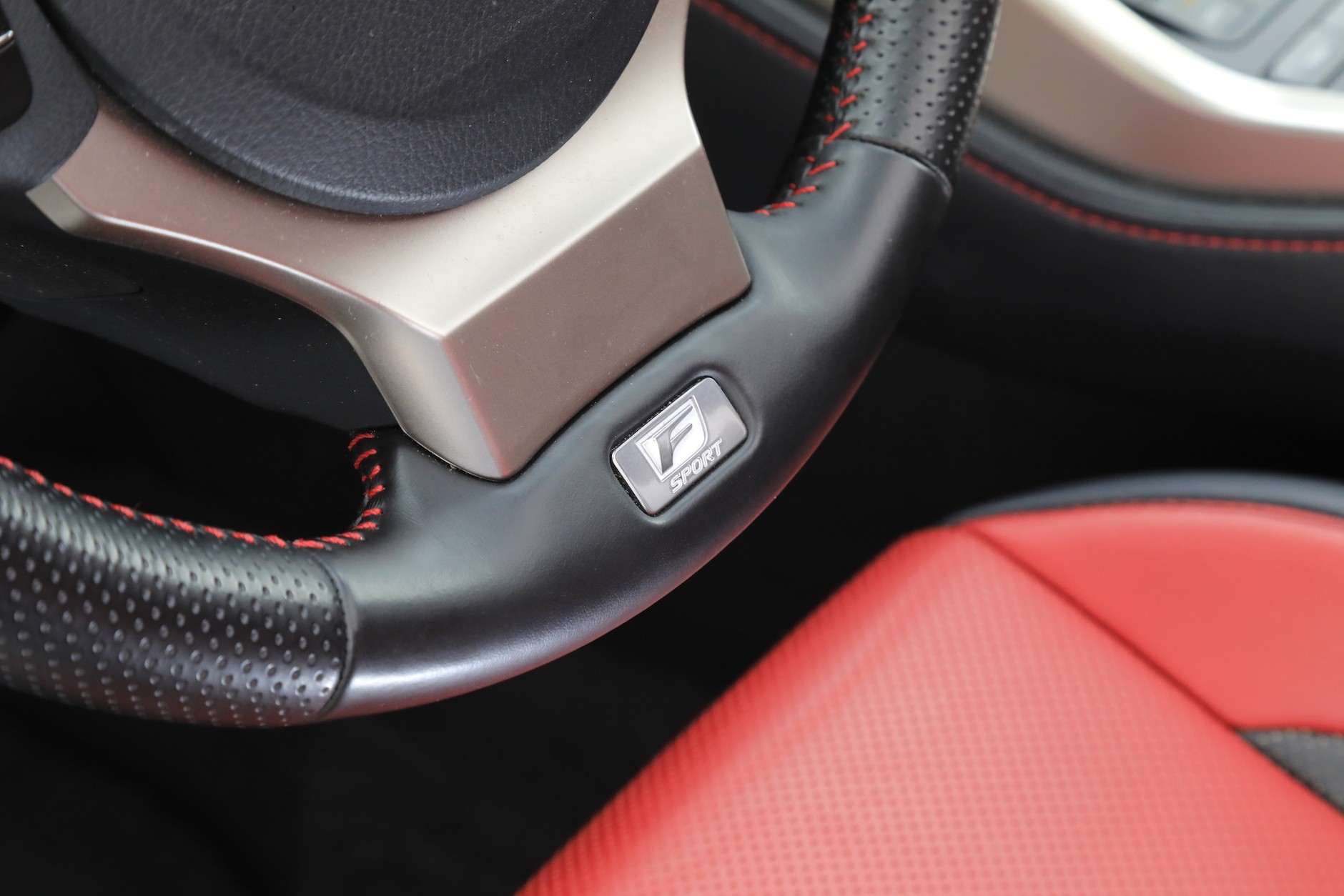 Lexus NX 300h F-Sport