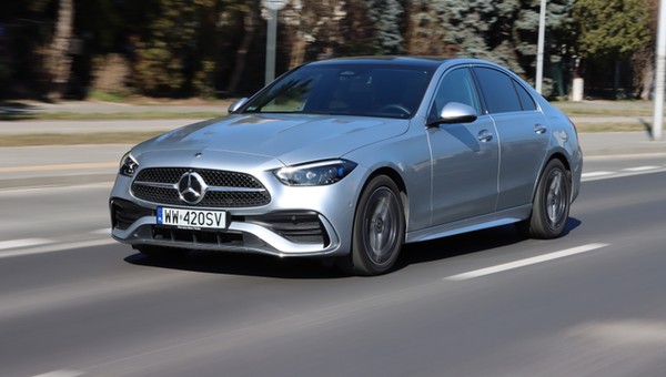 Taką hybrydą można jeździć z przyjemnością. Test Mercedesa C 300 e