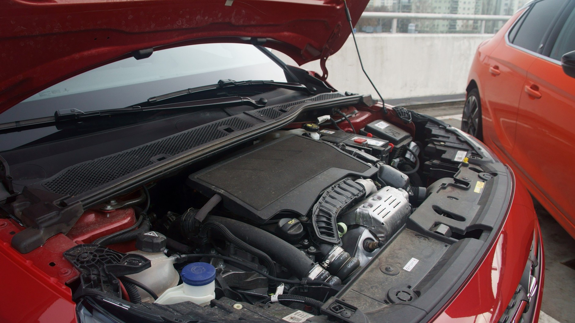 Opel Corsa – elektryk vs. spalinowiec. Który lepszy do miasta?