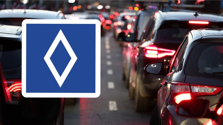 Nowy znak w Europie. Co oznacza biały romb na niebieskim tle?