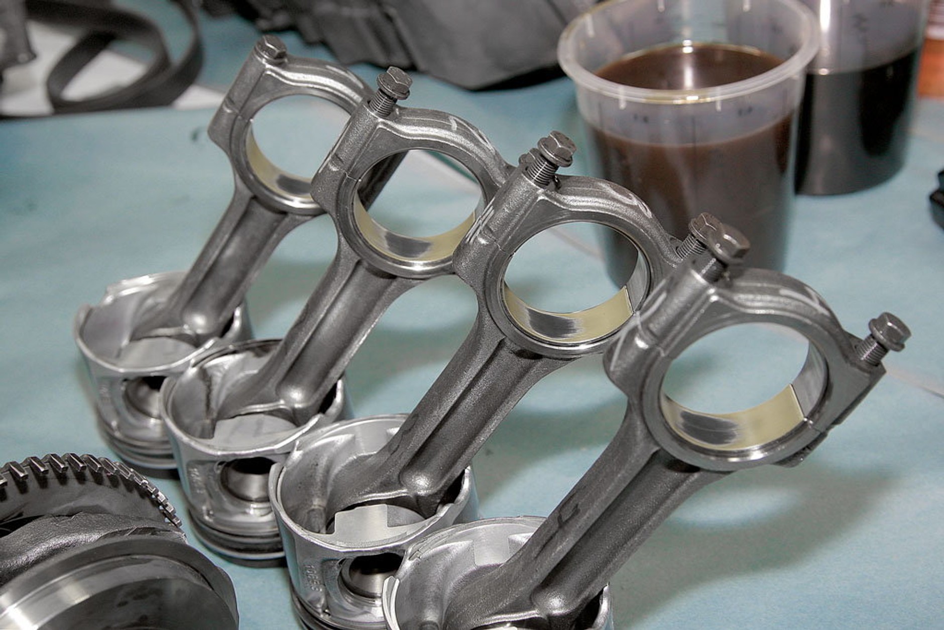 Co się może zepsuć z powodu rzadkiej wymiany oleju?