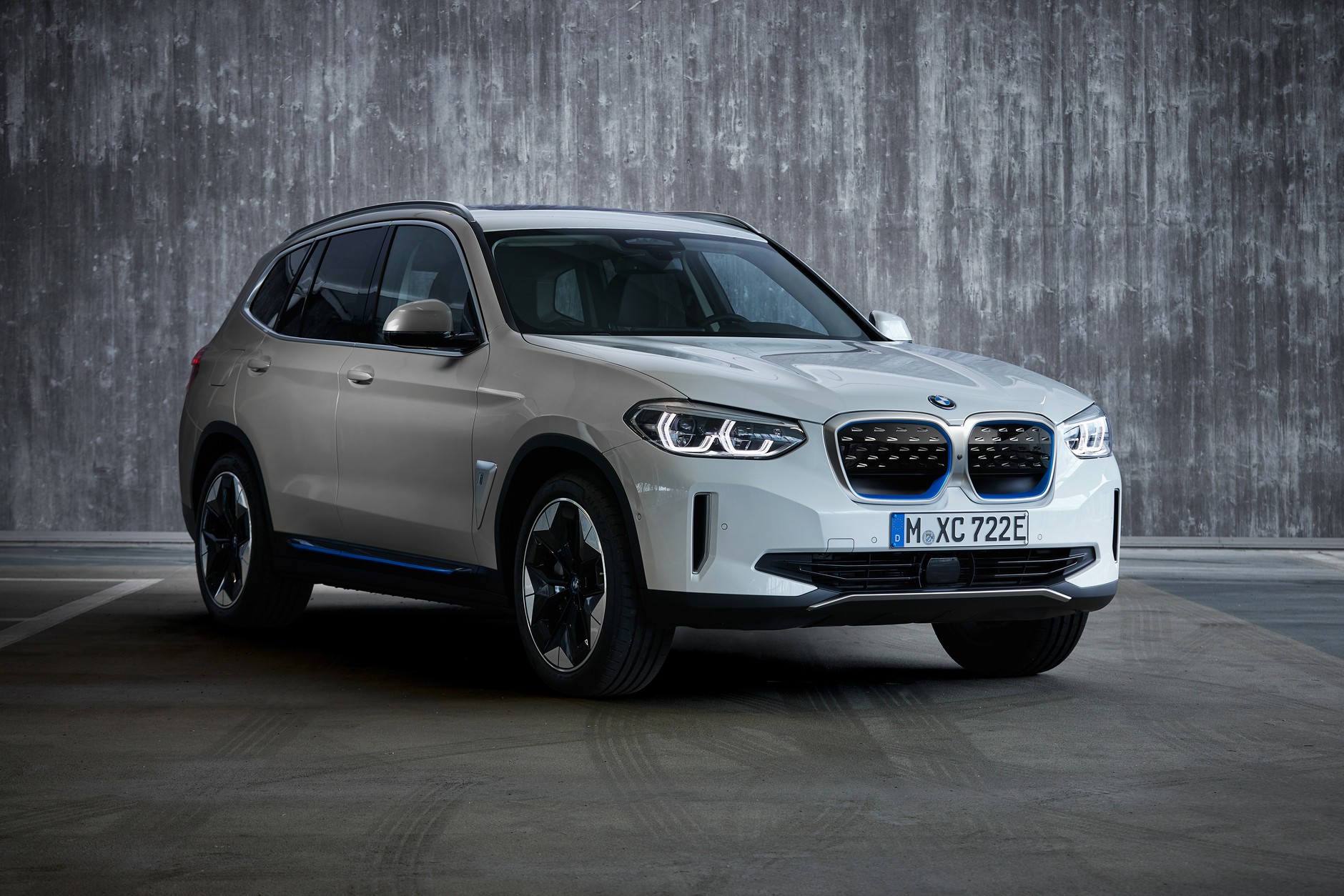 BMW iX3, czyli elektryczny SUV z „oscarowym” dźwiękiem