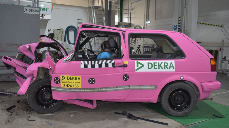VW Golf II w teście zderzeniowym Dekry