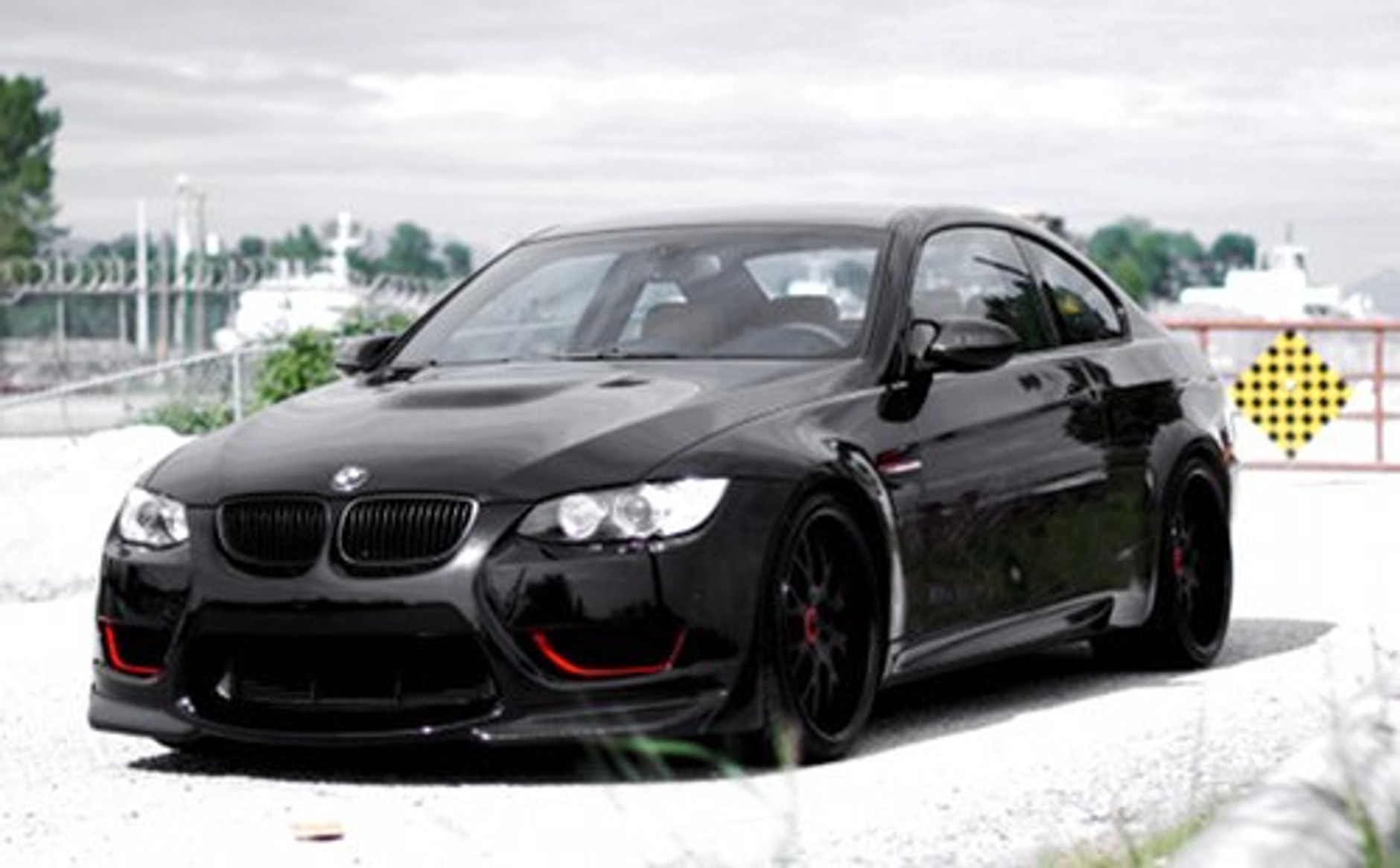 BMW M3 - Mroczne coupe od MW Design