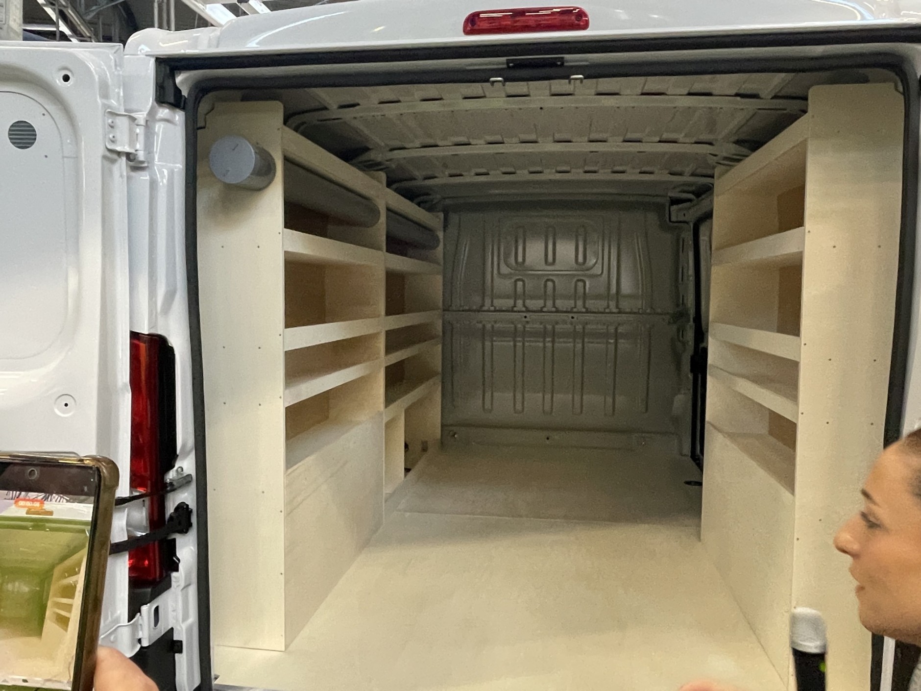 Centrum konwersji i personalizacji aut dostawczych koncernu Stellantis (CustomFit)