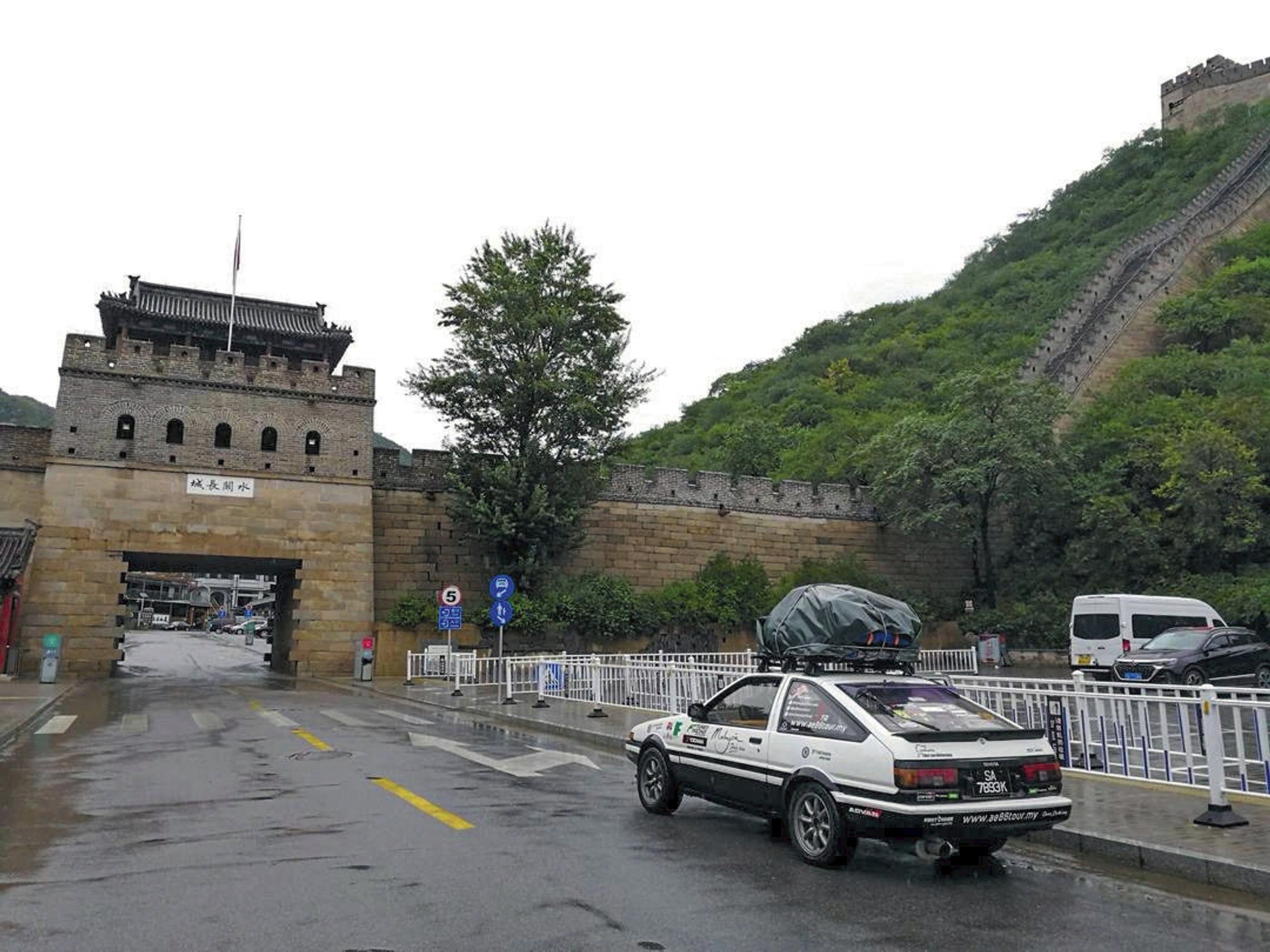 Toyotą AE86 z Azji do Europy