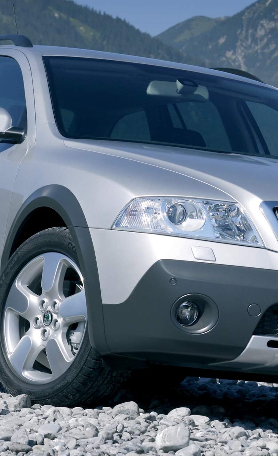 Skoda Octavia Scout: stylowo w każdym terenie (pierwsze zdjęcia)