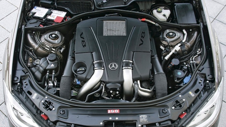Mercedes - silnik V8