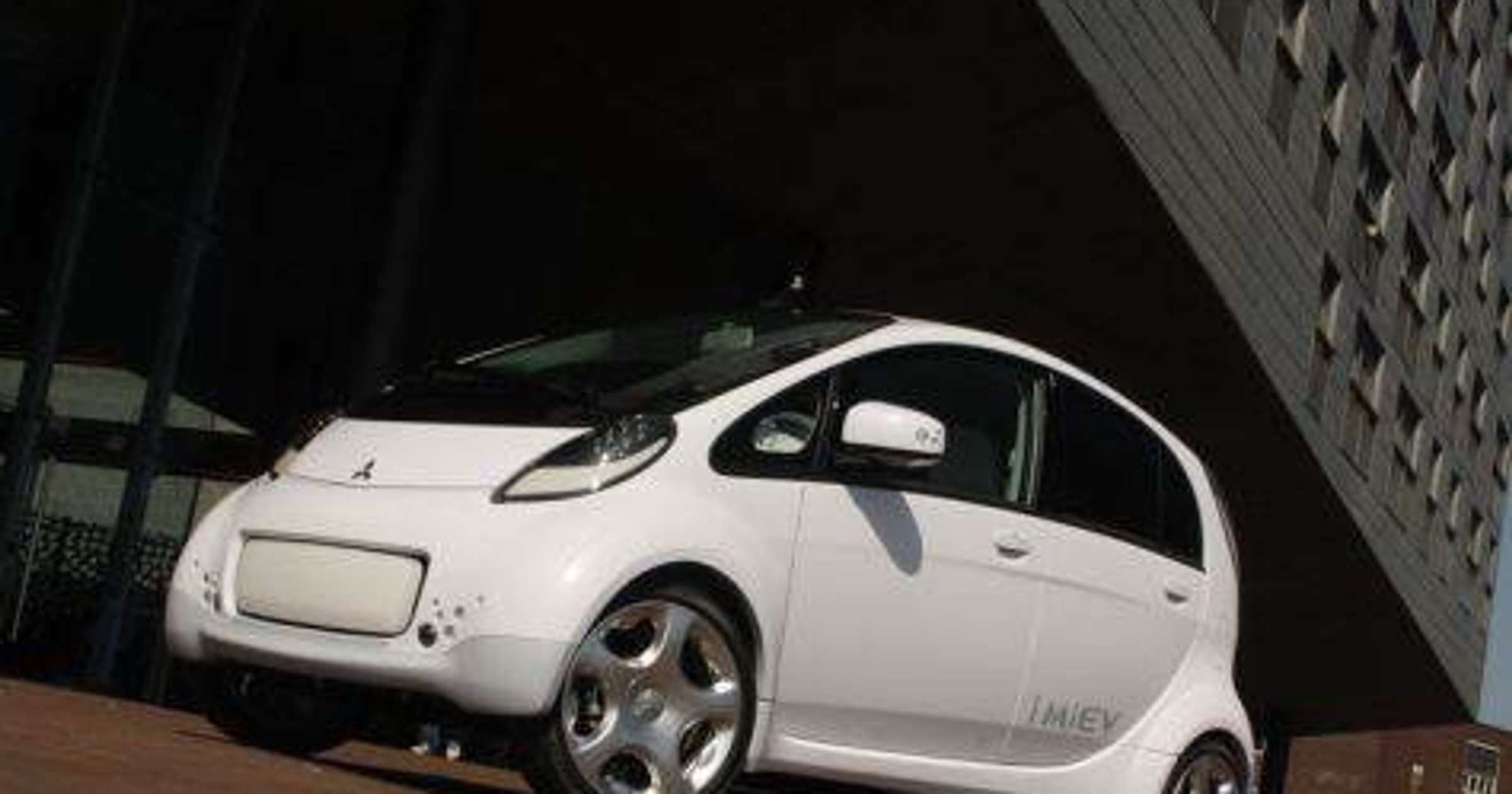 Mitsubishi i-MiEV - Mały "elektryk"