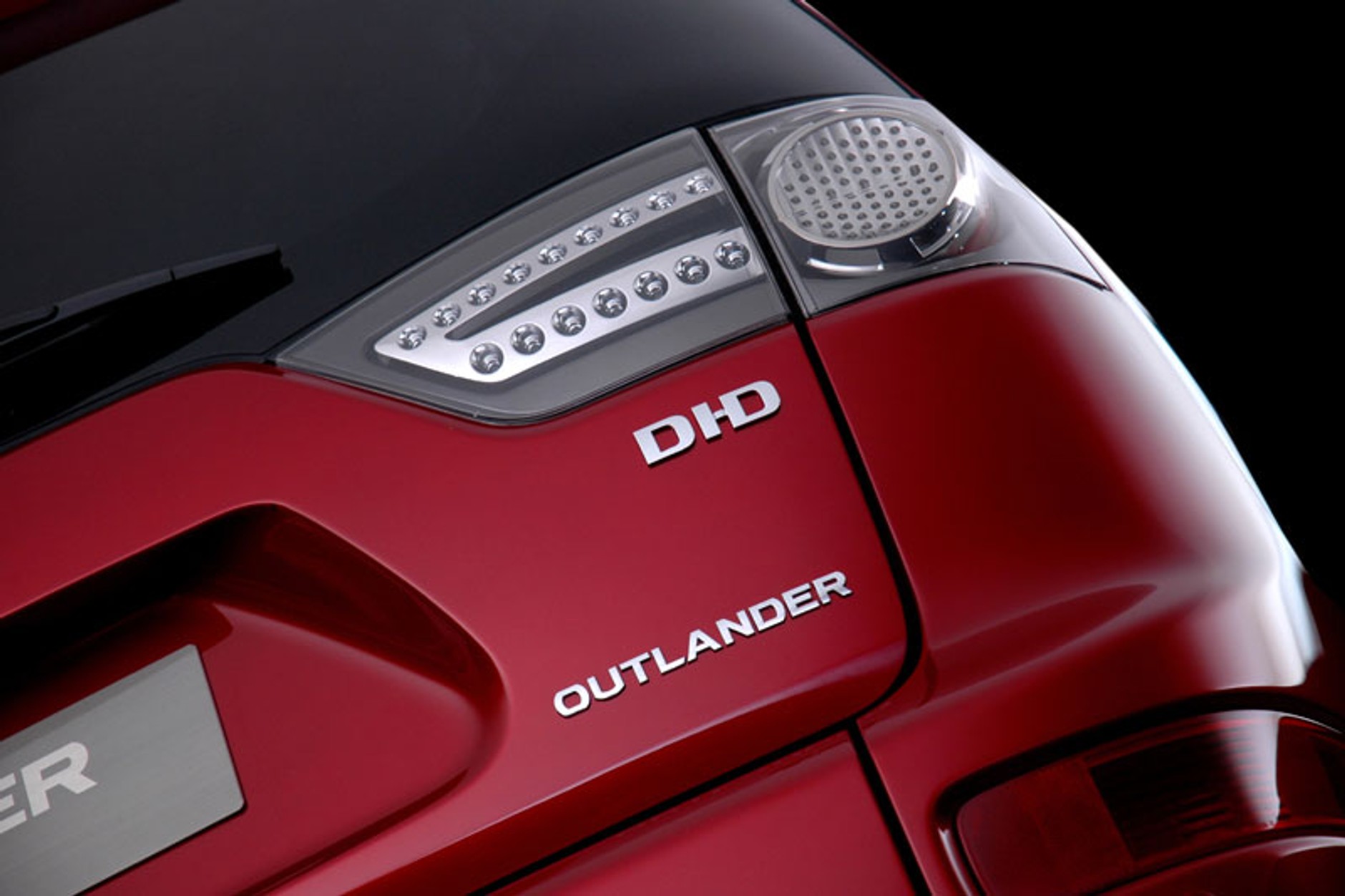 Paryż na żywo: Mitsubishi Outlander