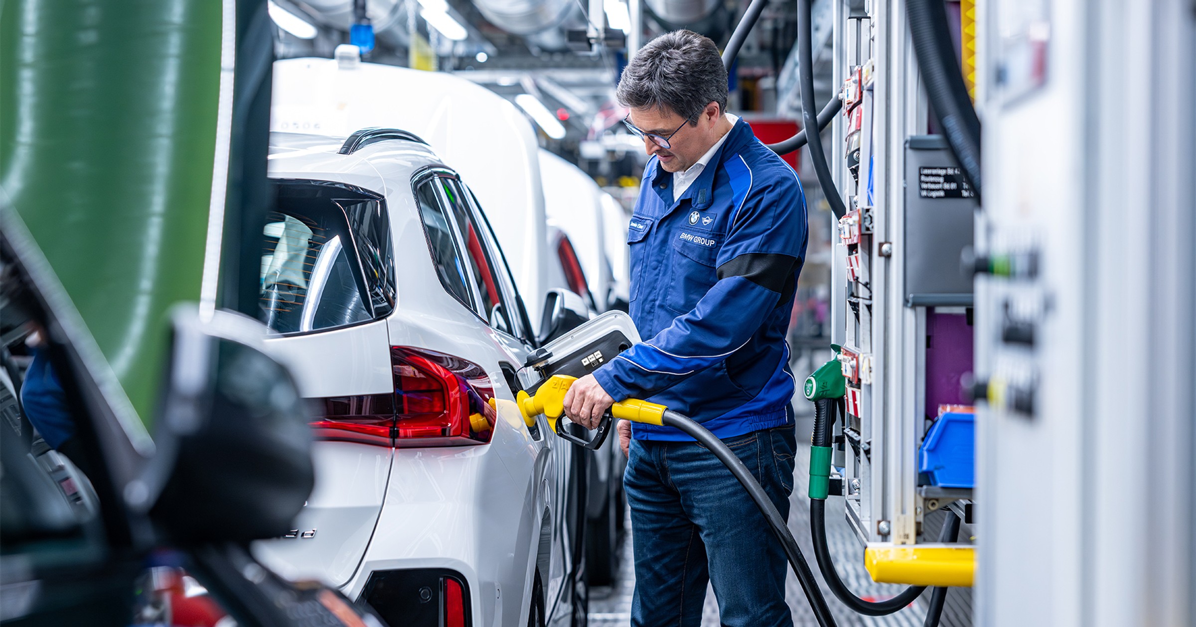 Pierwsze tankowanie BMW na linii produkcyjnej