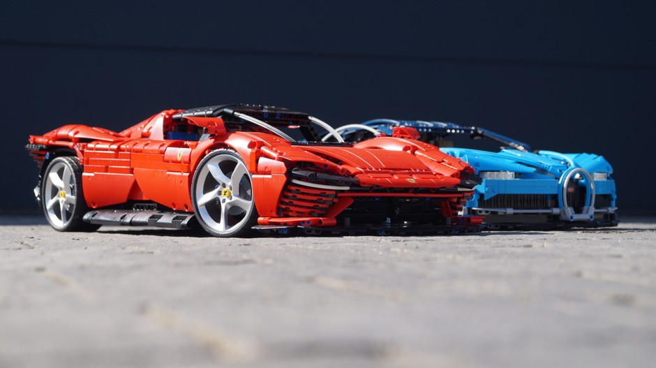 Bugatti Chiron i Ferrari Daytona SP3 - Lego nie tylko dla dziecka