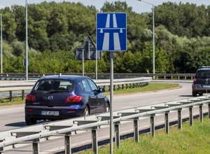 Co piąty wypadek na autostradzie spowodowany jazdą na zderzaku