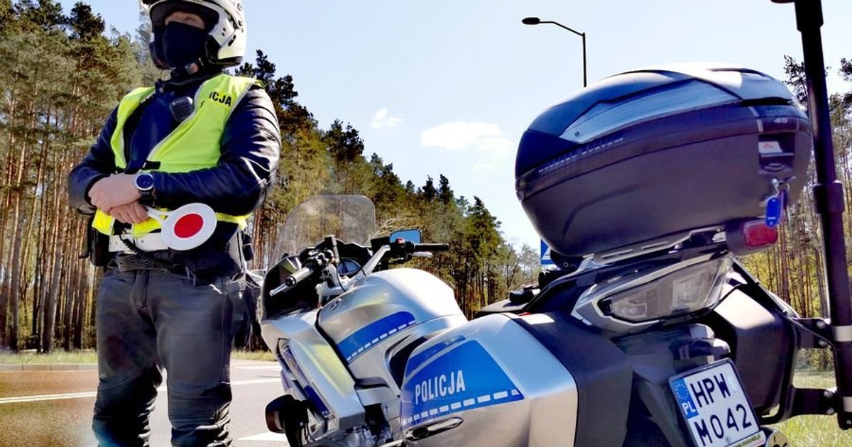 Policja zatrzymała 39-letniego kierowcę motocykla. Mężczyzna nie miał wymaganych uprawnień