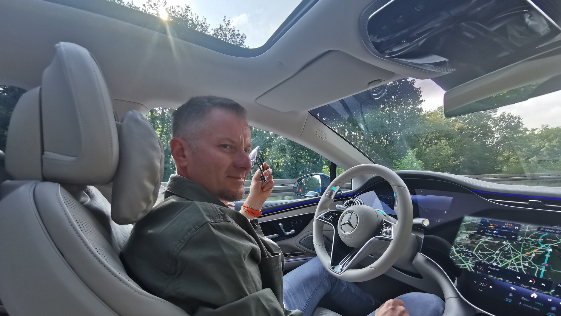 Drive Pilot 95: kierowca nie może spać, musi być gotowy do przejęcia kierowania, ale... na spokojnie