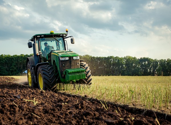 Traktor dla wiceministra to "droga zabawka". Przepłacony prezent