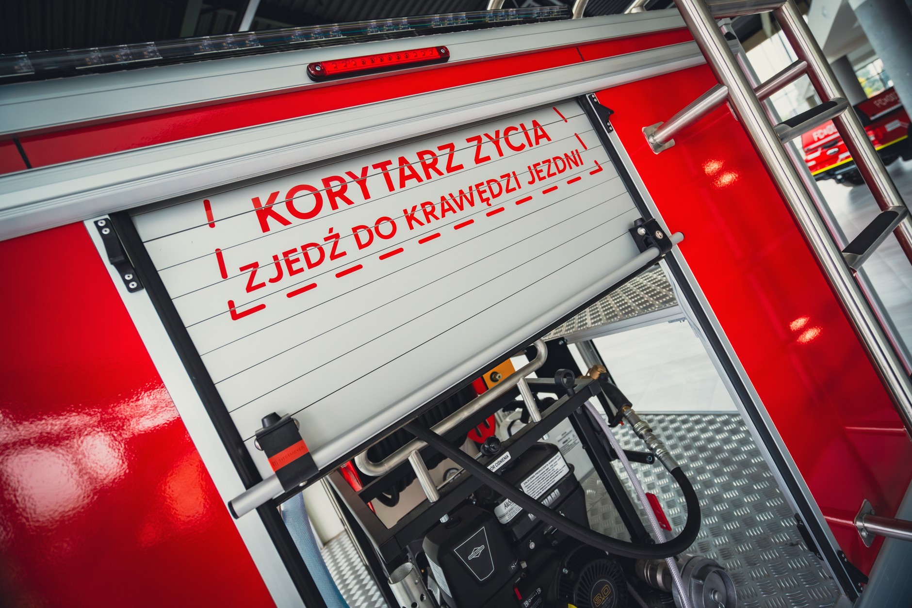 Ford Transit z podwójną kabiną i zabudową kontenerową dla Straży Pożarnej