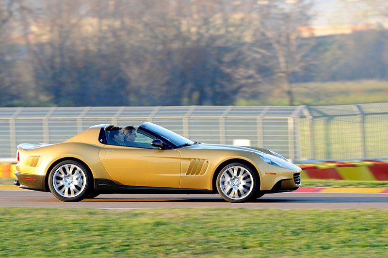 Ferrari P540 Superfast Aperta: złota seria 599 GTB na zamówienie