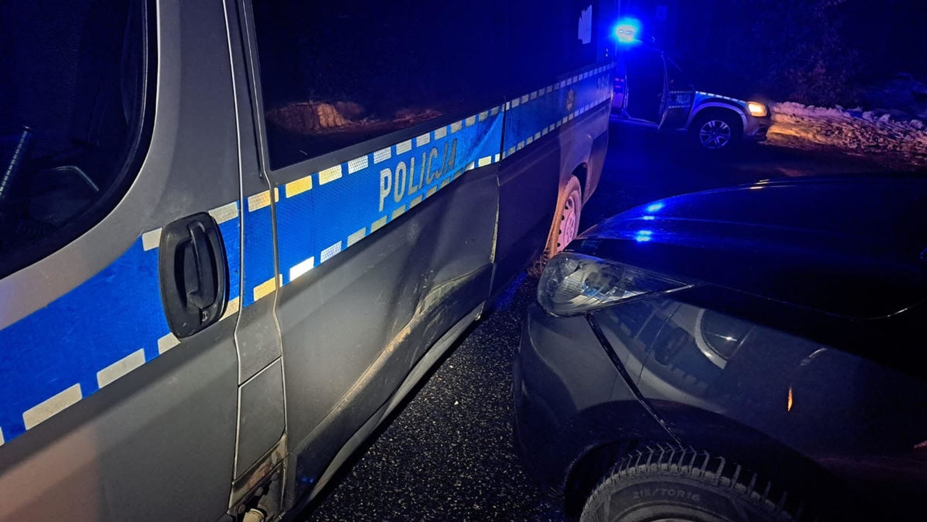 Nastolatek uderzył w radiowóz