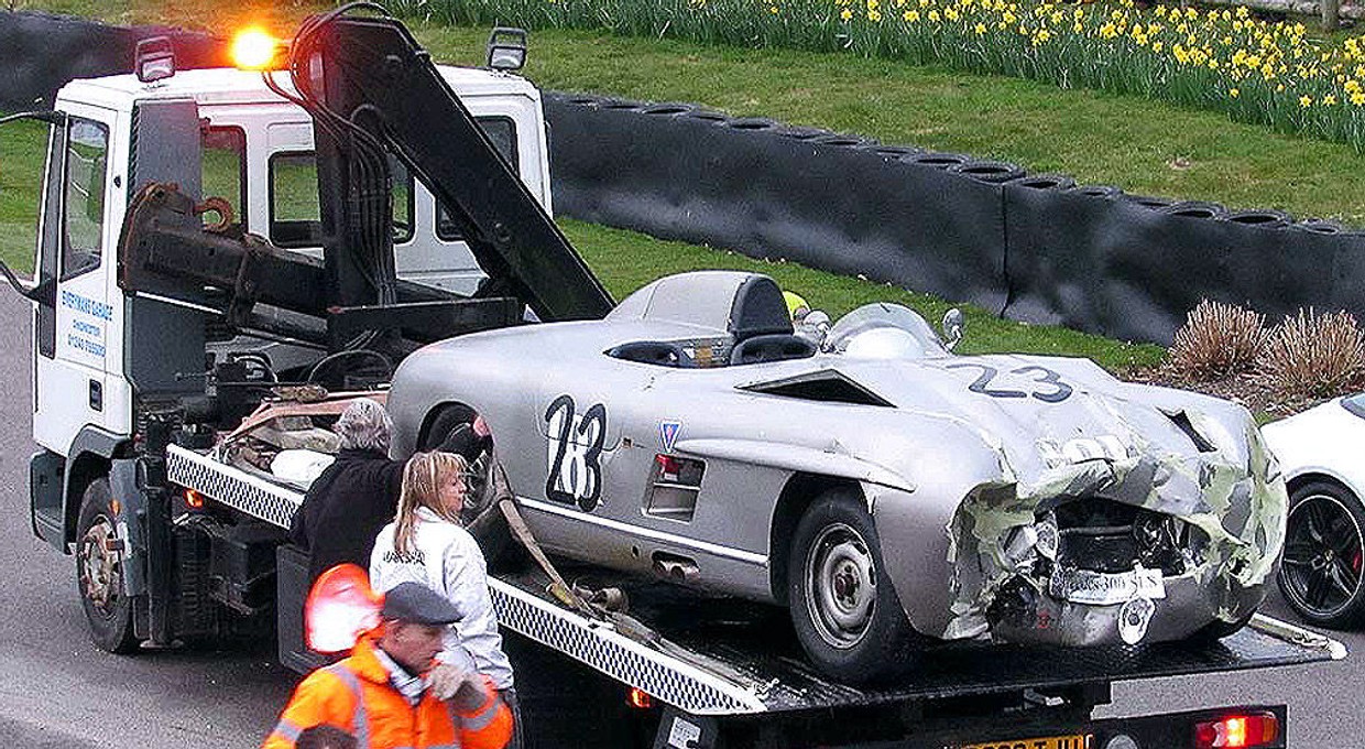Mercedes kontra Jaguar: Kraksa za 5 milionów funtów