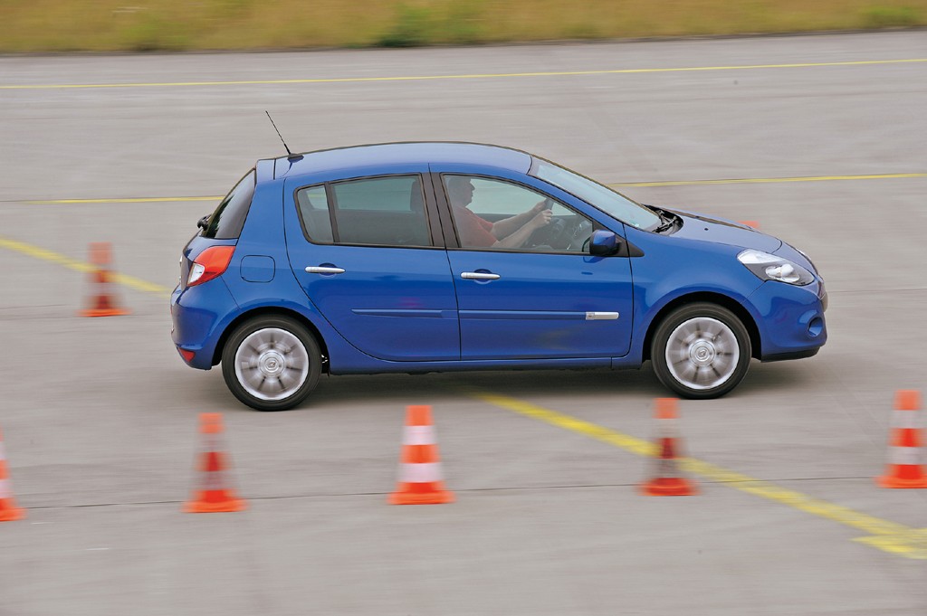 Nowy Volkswagen Polo kontra benzynowa konkurencja - Czy okaże się lepsze od Fiesty, Jazza, i20, Corsy i Clio?