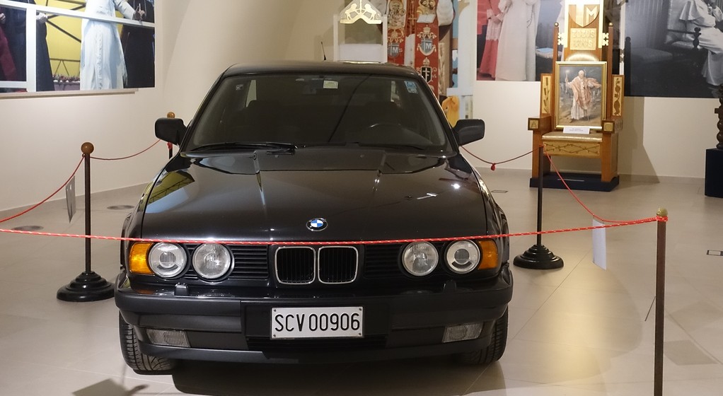 Papieskie BMW 525ix (1992)
