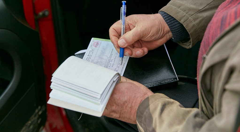 Jak uniknąć mandatu podczas wakacyjnych wyjazdów?