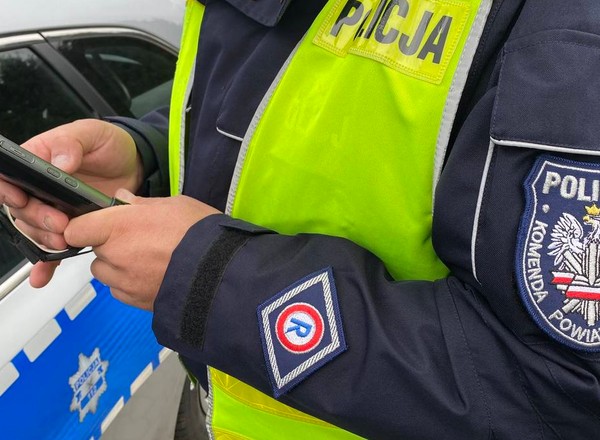 Policjanci zauważyli pędzące Audi. Kierowca zapłaci podwójnie