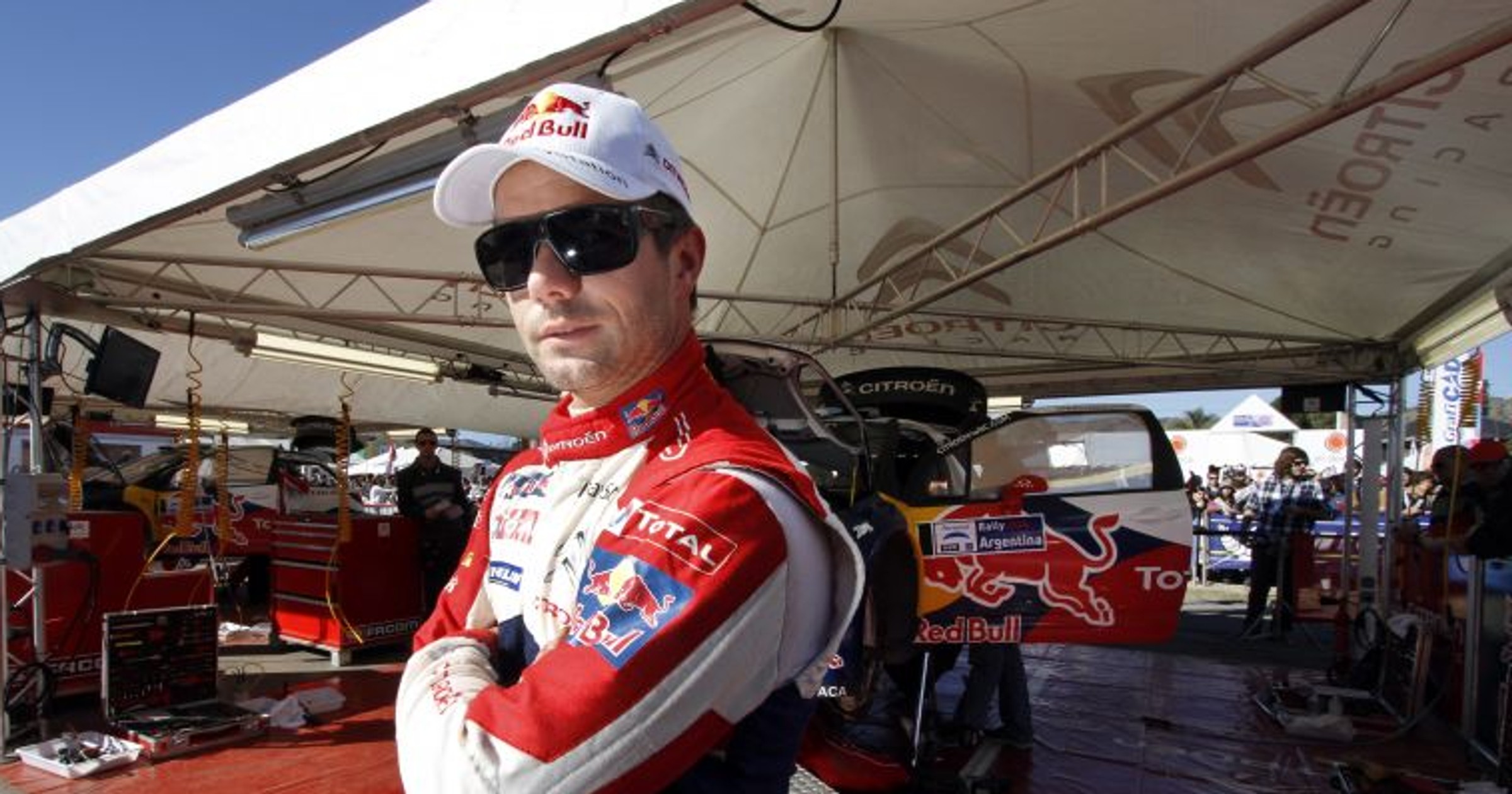 Loeb pozostaje na kolejne dwa lata