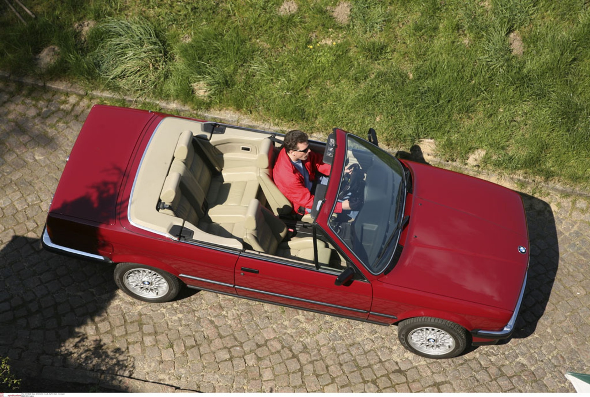 BMW E30 Cabrio - Czas na rekreację w klasycznym stylu