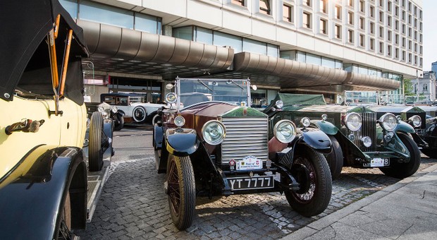 40 przedwojennych Rolls-Royce'ów na trasie po Polsce