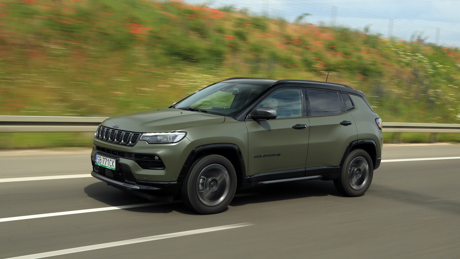 Ciekawostka: auta marki Jeep są w Niemczech statystycznie wielokrotnie bardziej narażone na kradzież niż auta niemieckich marek premium. W liczbach bezwzględnych najwięcej ginie Volkswagenów.