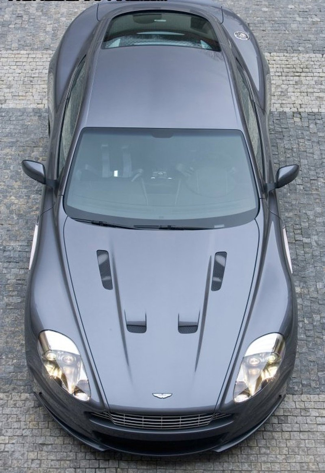 Aston Martin DBS – teoria spisku