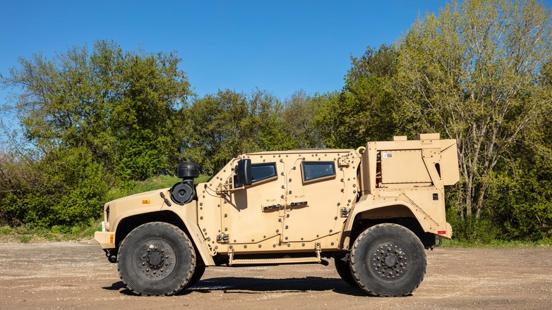 eJLTV - hybrydowy pojazd wojskowy Oshkosh Defence