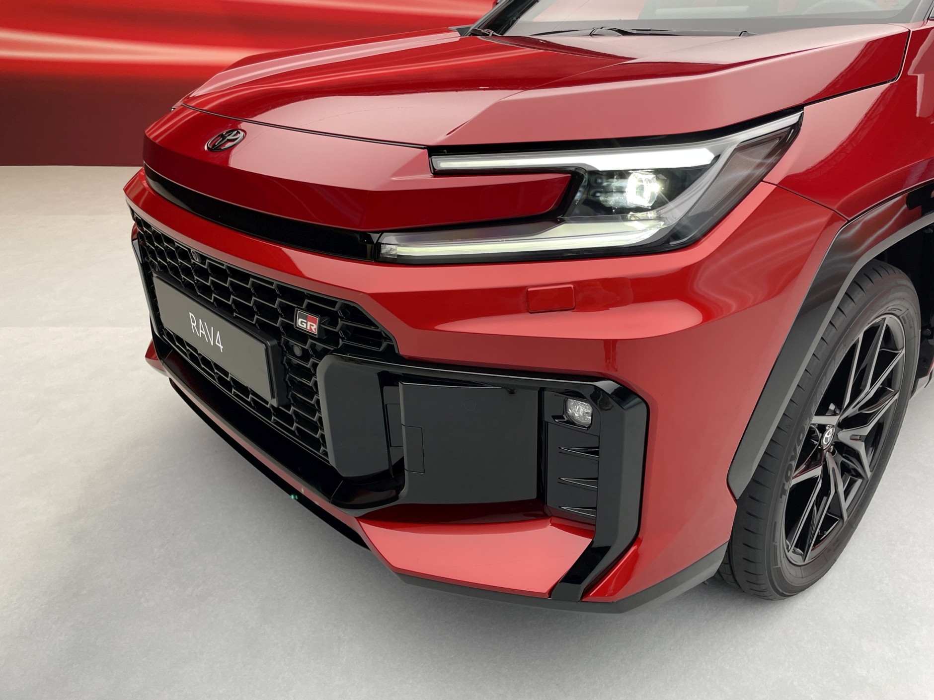 Nowa Toyota RAV4 GR Sport (2025)