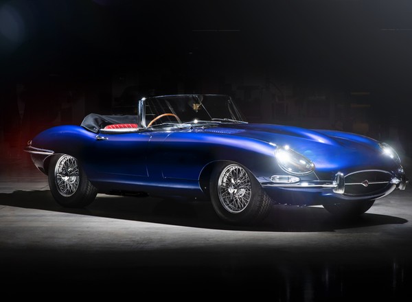Jaguar E-type Roadster serii 1 z 1965 r. na Platynowym Jubileuszu Królowej